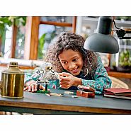 LEGO® Harry Potter: Hedwig™ at 4 Privet Drive 