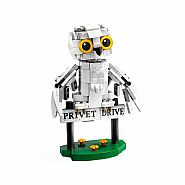 LEGO® Harry Potter: Hedwig™ at 4 Privet Drive 