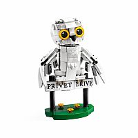 LEGO® Harry Potter: Hedwig™ at 4 Privet Drive 