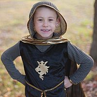 KNIGHT TUNIC/CAPE/CROWN